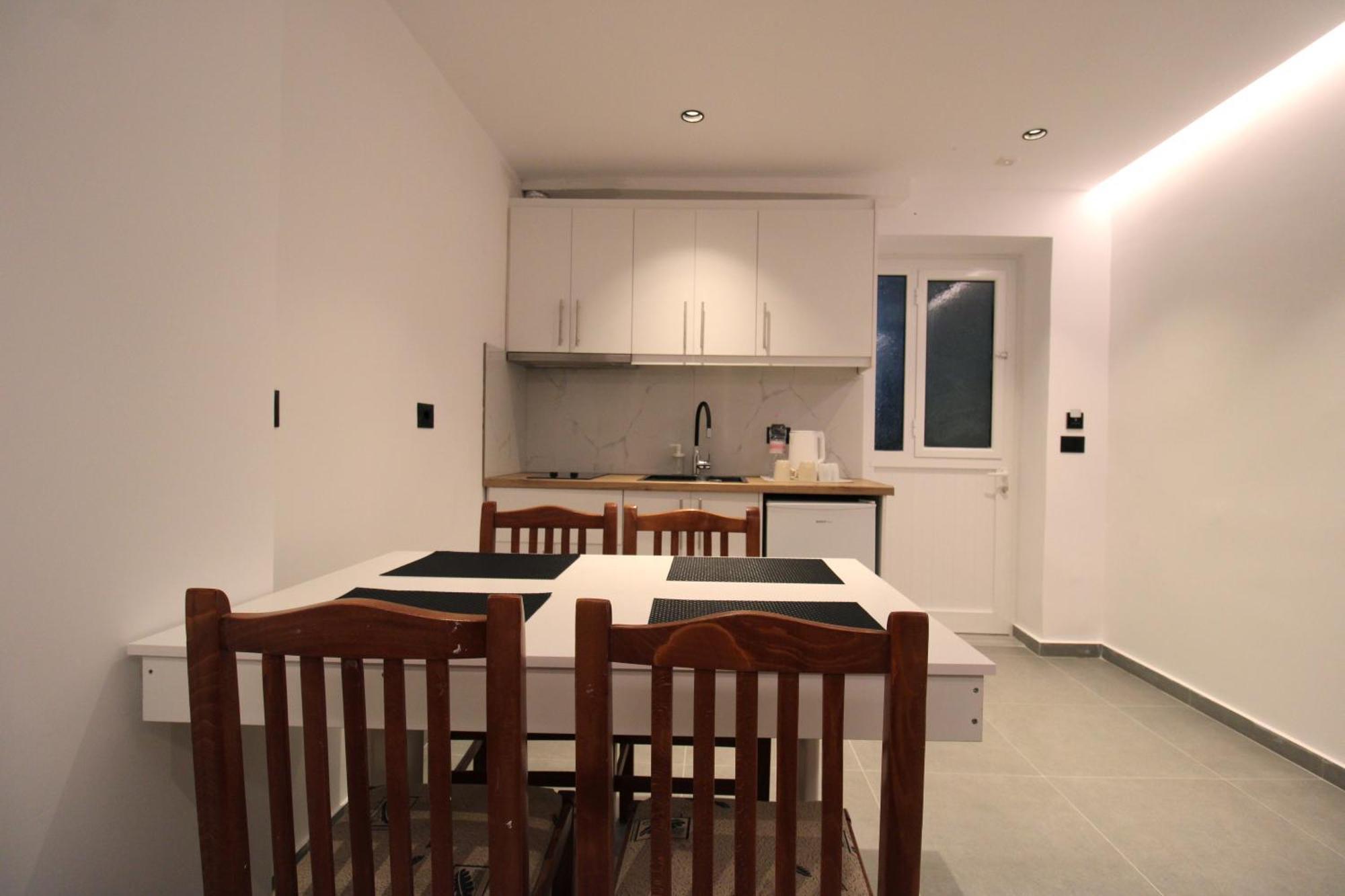 Melina'S Seaside Retreat Aparthotel Ksamil Ngoại thất bức ảnh