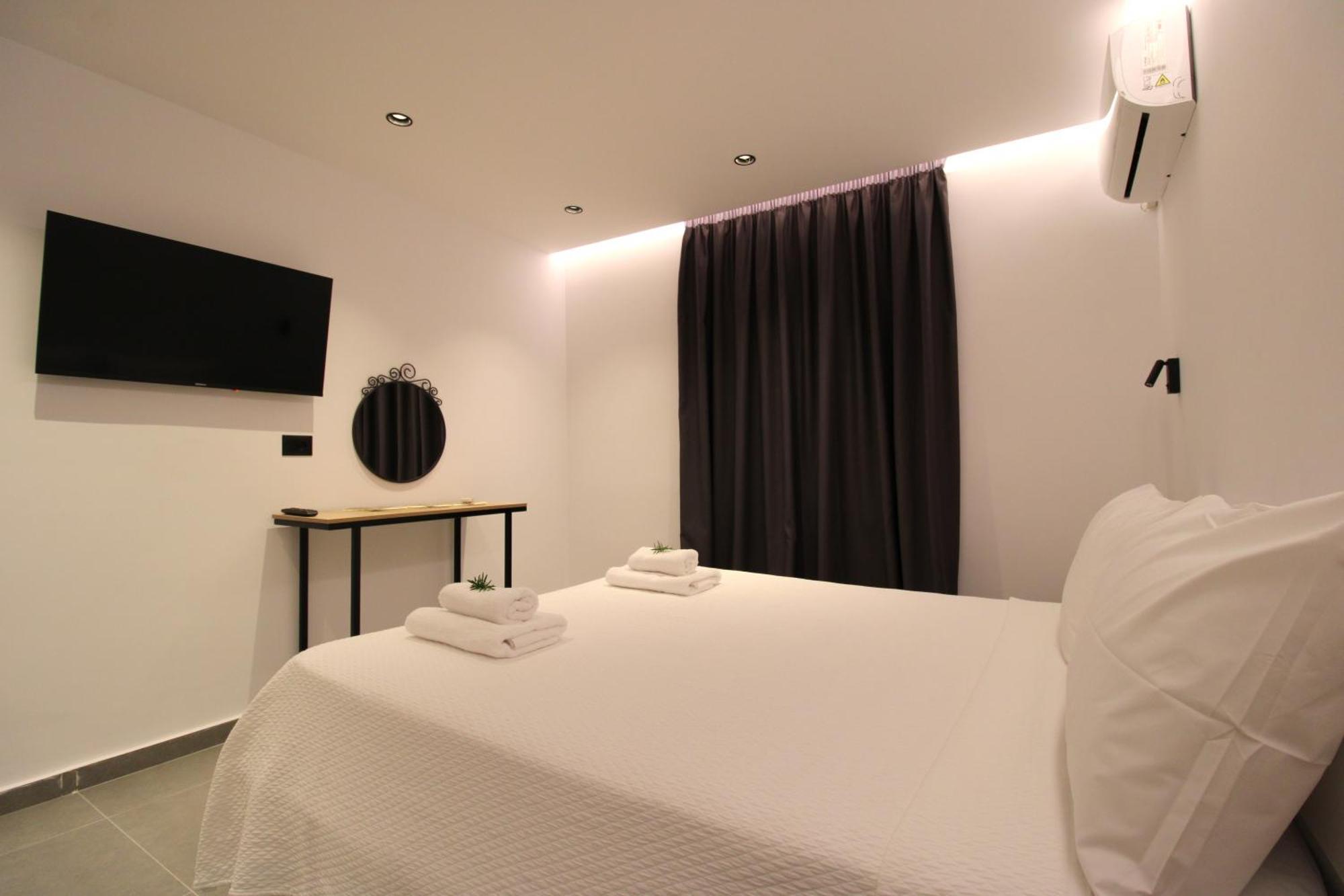 Melina'S Seaside Retreat Aparthotel Ksamil Ngoại thất bức ảnh