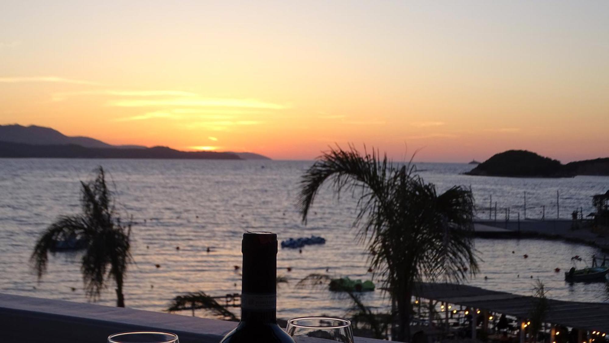 Melina'S Seaside Retreat Aparthotel Ksamil Ngoại thất bức ảnh