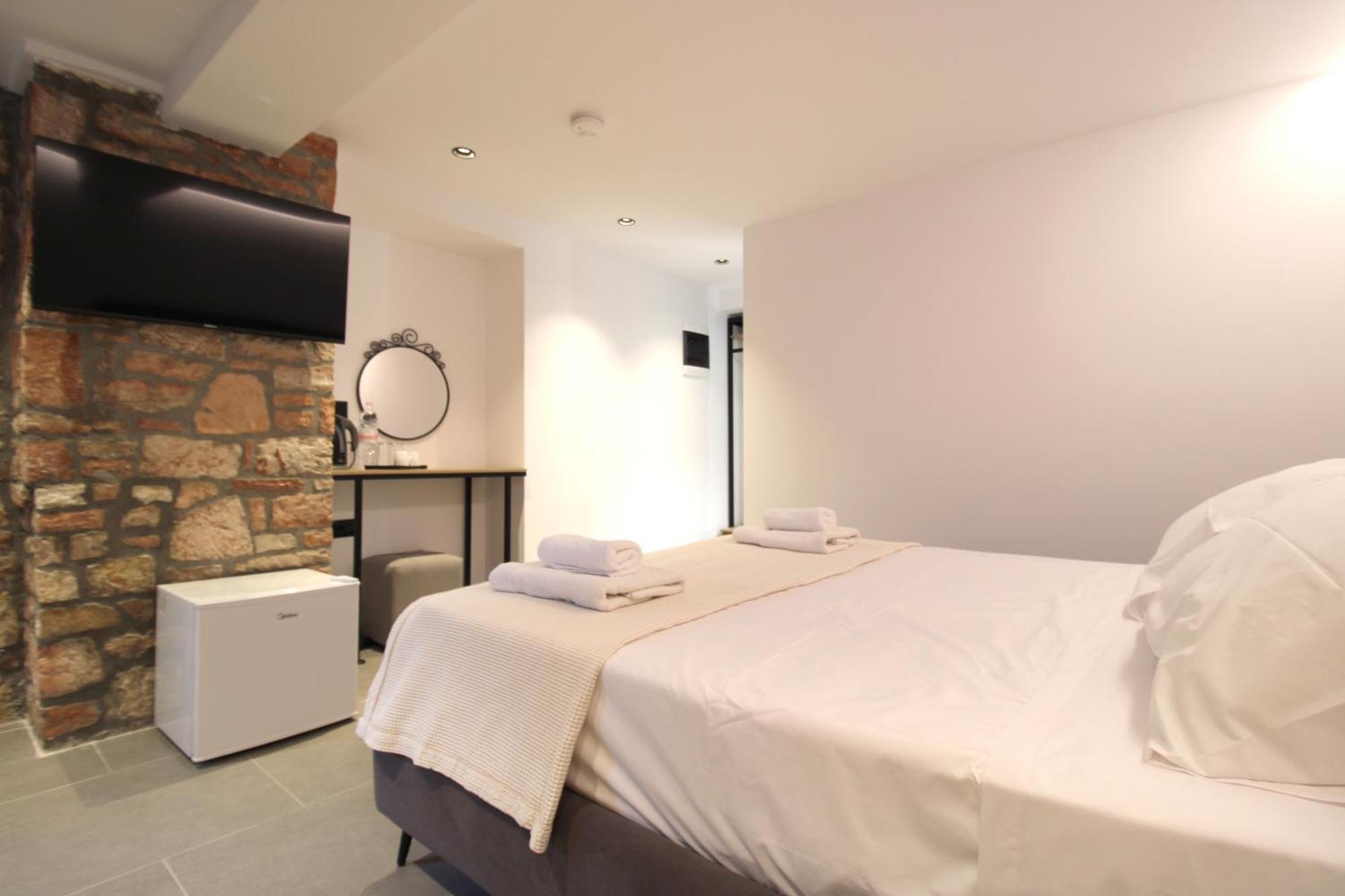 Melina'S Seaside Retreat Aparthotel Ksamil Ngoại thất bức ảnh