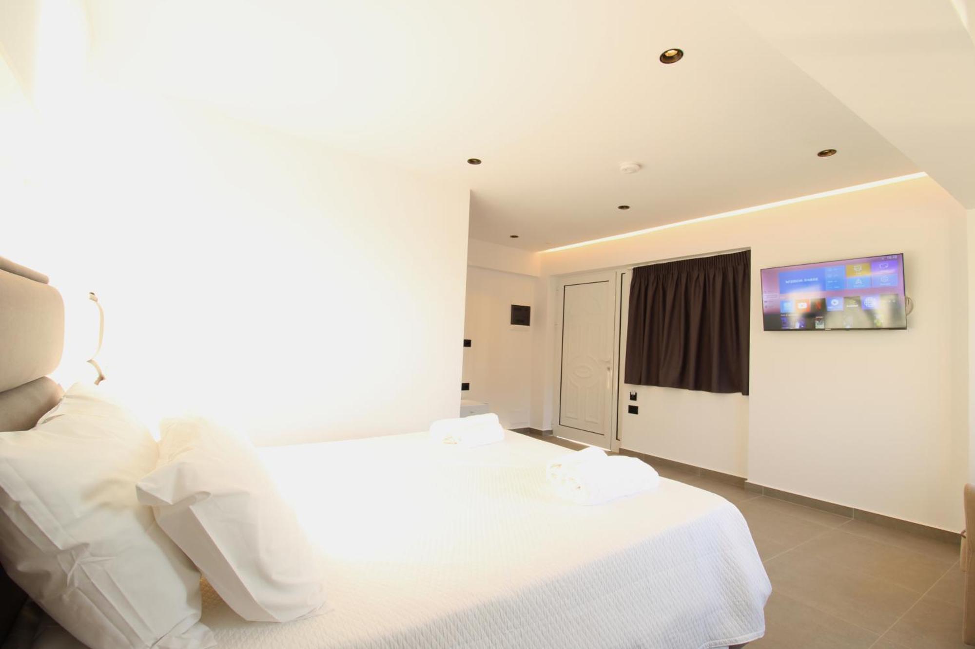 Melina'S Seaside Retreat Aparthotel Ksamil Ngoại thất bức ảnh