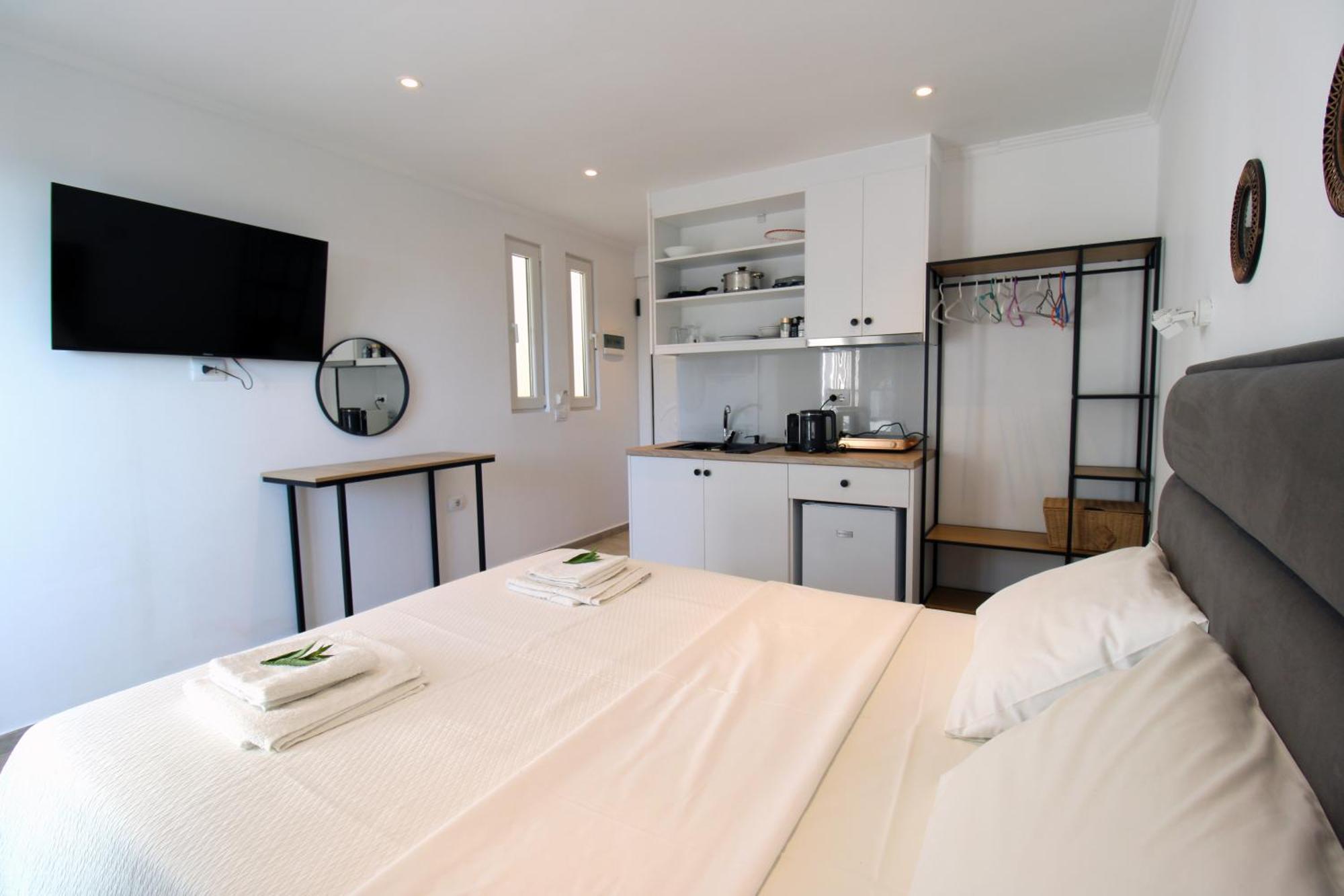 Melina'S Seaside Retreat Aparthotel Ksamil Ngoại thất bức ảnh